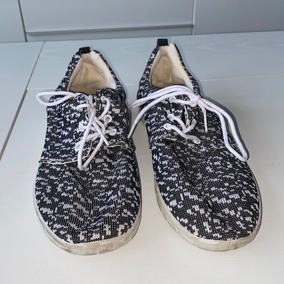 Patterned Flats/ Runners - Picture 1 of 4